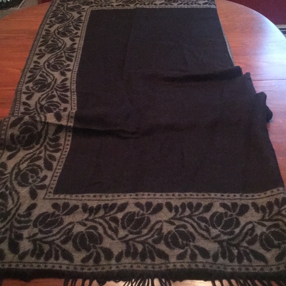 Shawl - Picture 4 of 6